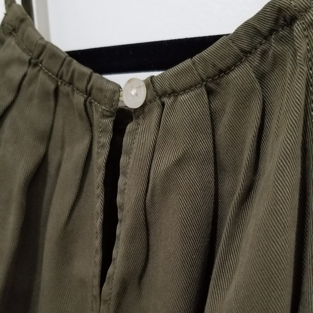 NWOT Olive Top Ruffle Bottom Large - Picture 5 of 8